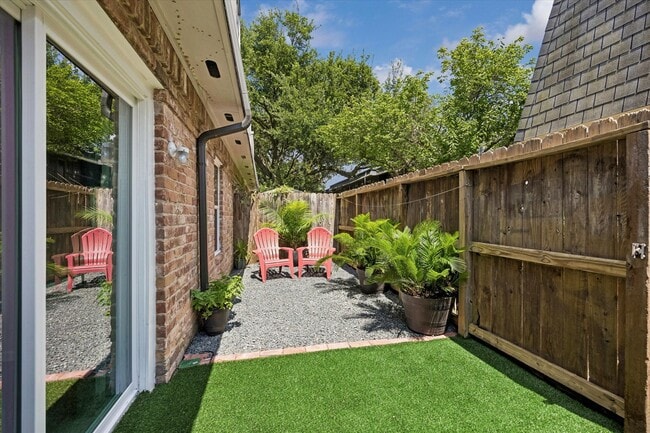 Building Photo - 8939 Gaylord Dr