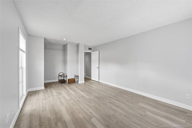 Building Photo - 2195 43rd Ave