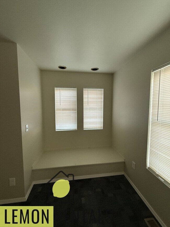 Building Photo - 1204 S 7th St