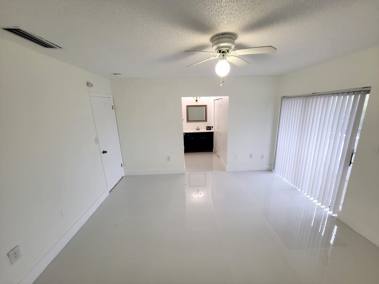 Building Photo - 17160 SW 94th Ave