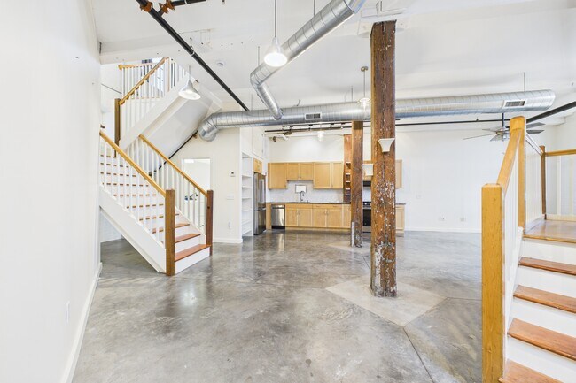 Building Photo - 28 Bayley St