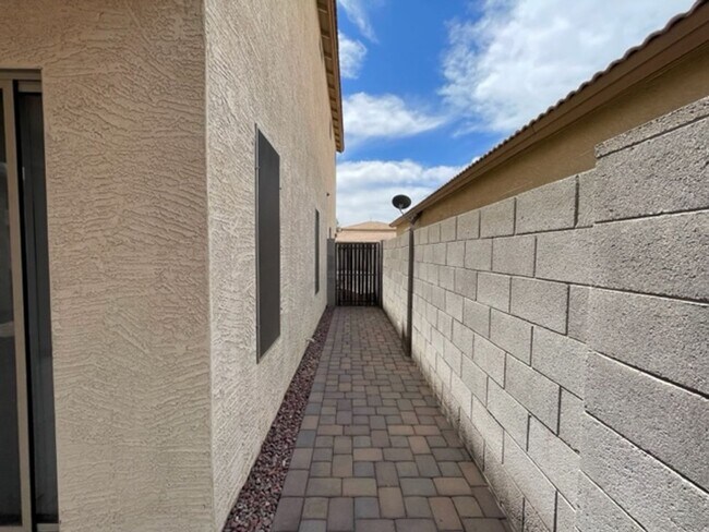Building Photo - Chandler 3 Bedroom + Den Home | 2.5 Bath | 2-Car Garage | Warner & AZ Ave