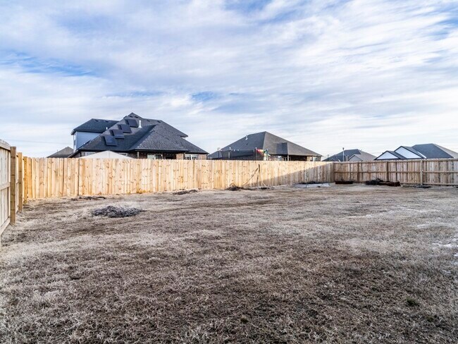 Building Photo - 940 W Ashmore Landing Loop
