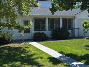 Building Photo - Charming 2-Bed, 1-Bath Hamilton Home with ...