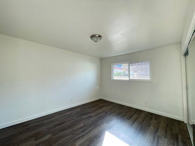 Building Photo - G43100E - Placement Only