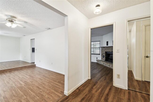 Building Photo - 1102 Shadowbrook Dr N