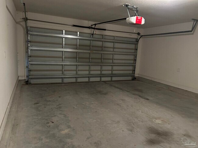 Building Photo - 323 Tree Swallow Dr