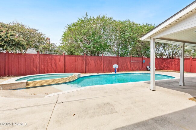Building Photo - 408 Gordon Crockett Dr