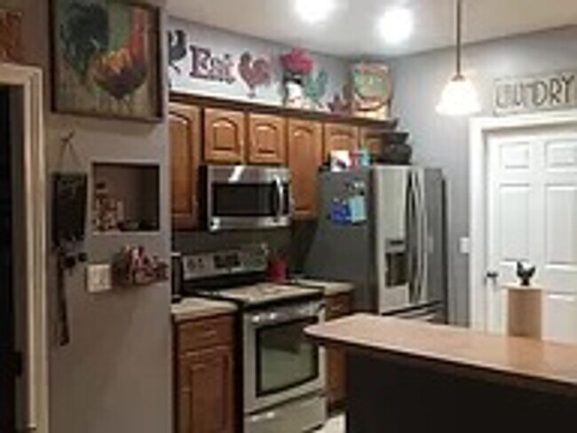 Building Photo - Beautiful 5 Bedroom 3 Bath home Sherman Il...