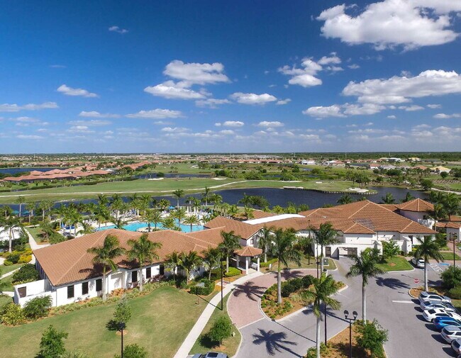 Building Photo - "Spacious 2-Bed, 2-Bath W/Den Condo Retrea...