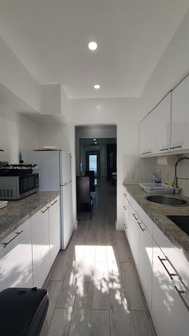 Building Photo - 761 Euclid Ave