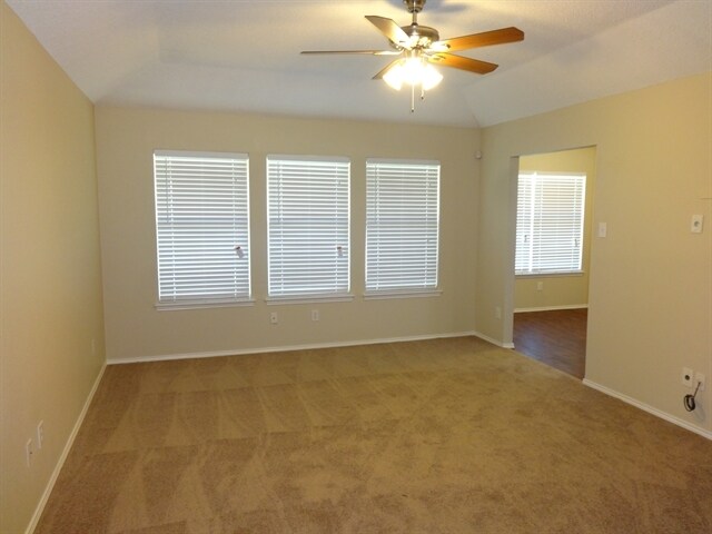 Building Photo - 721 Stonebrooke Dr