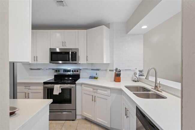 Building Photo - 14733 Norwood Oaks Dr