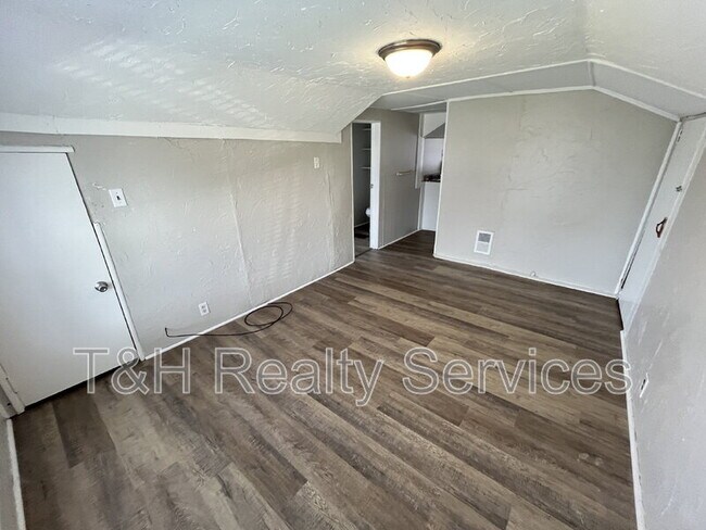 Building Photo - 2916 Noble St