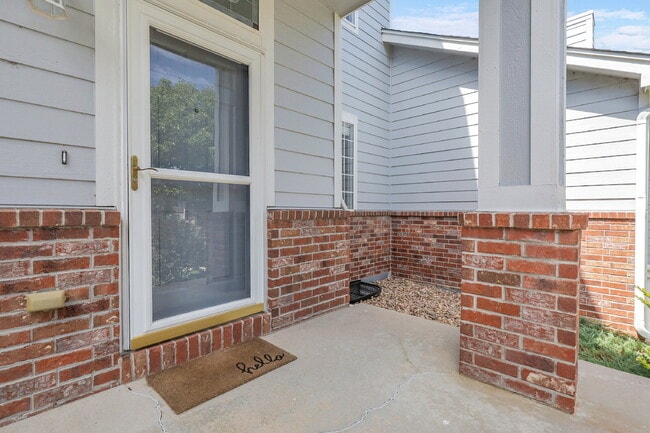 Building Photo - $2,540.95- 3 Bed, 3 Bath Townhome in Aurora with Central AC, In Unit Laundry and Patio Space!