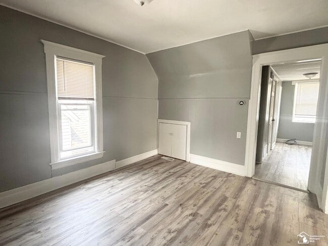 Building Photo - 240 Ford Ave