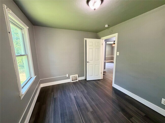 Building Photo - 7121 Lamont Dr