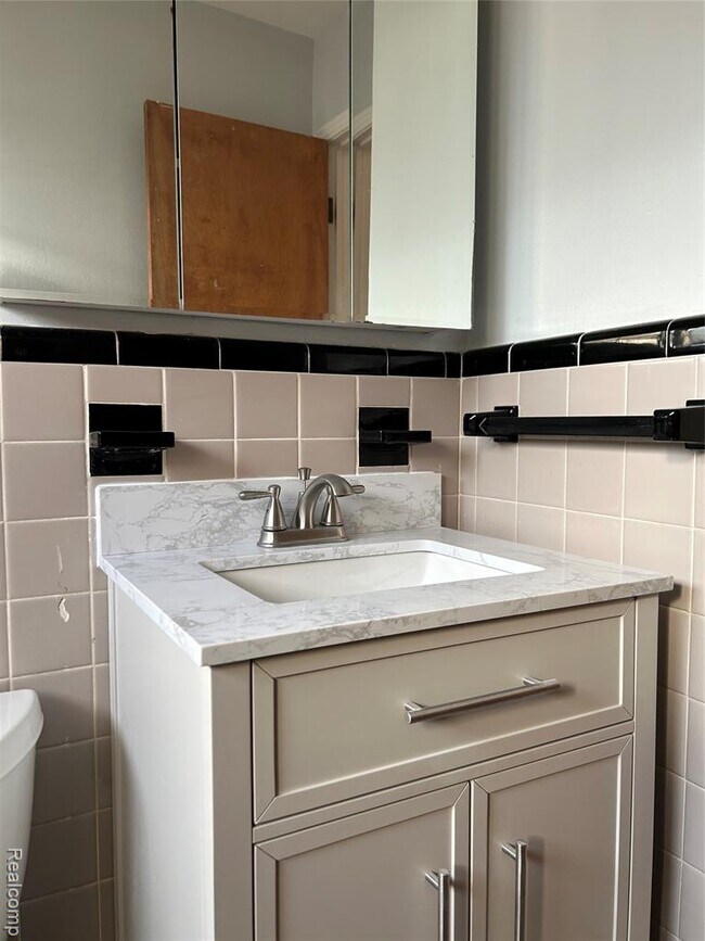 Building Photo - 8511 Yale St