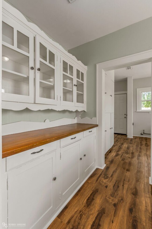 Building Photo - 2 bedroom duplex