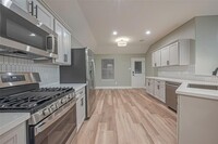 Building Photo - 2 Garden Lodge Pl