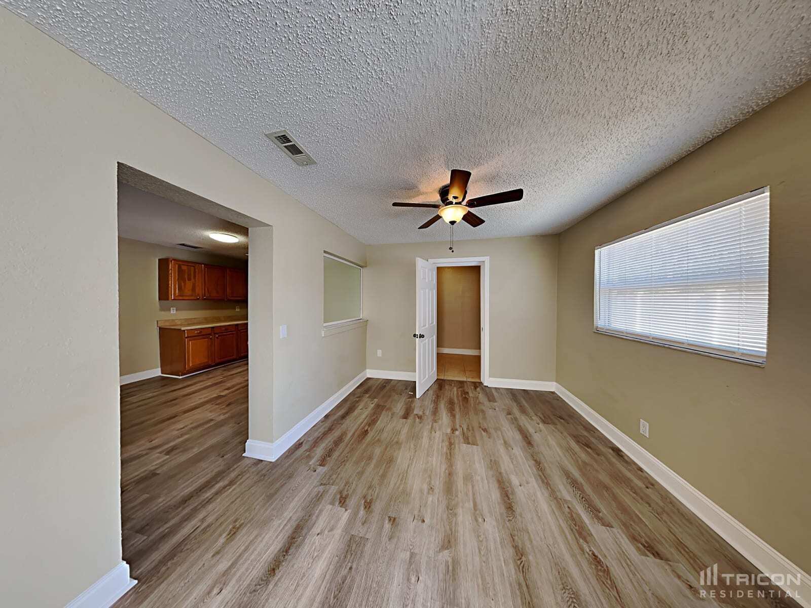 Building Photo - 1721 W Comanche Ave