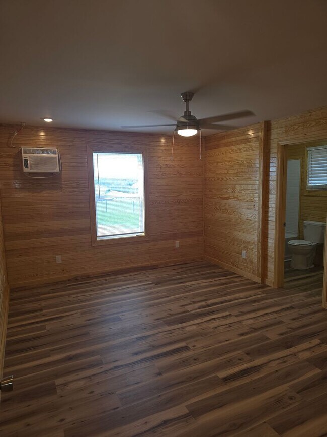 Building Photo - Hilltop Retreat with Stunning Views – Fully Remodeled 3BR/2BA Home