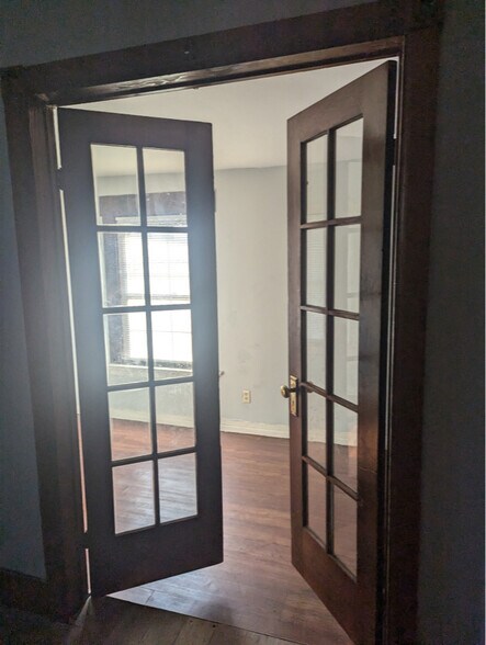 Building Photo - 410 Tyson Pl