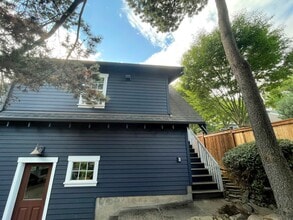 Building Photo - Furnished ADU in Multnomah Village on Quie...
