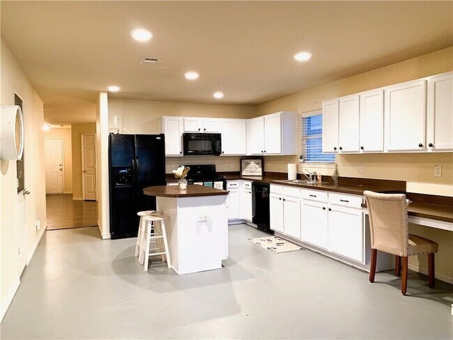 Building Photo - 8832 Elk Creek Ln