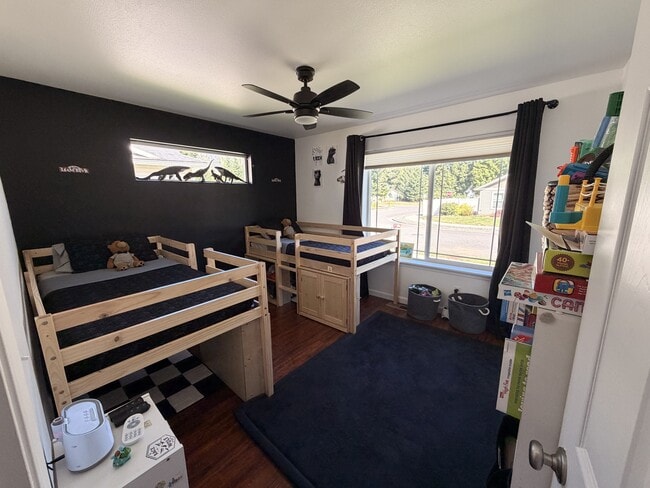 Building Photo - 323 Huppert Ln
