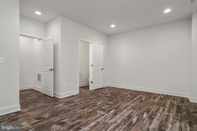 Building Photo - 14583 Lakestone Dr