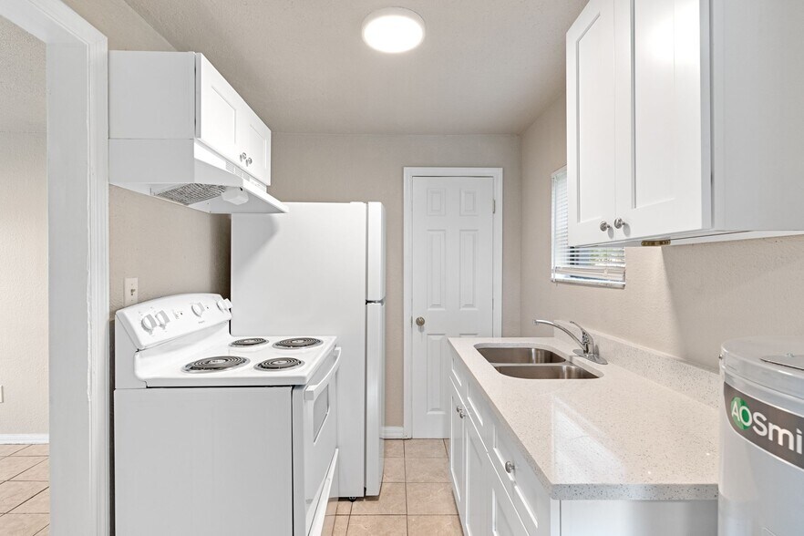 Building Photo - 460 S 3rd Ave