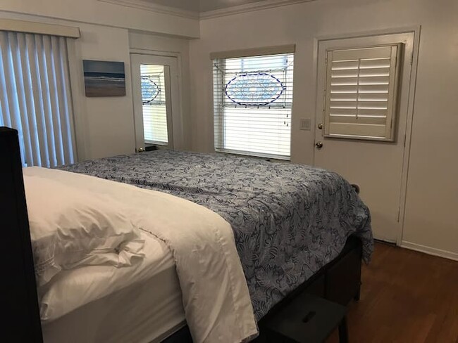 Master bedroom with attached bath - 117 Bay Shore Ave