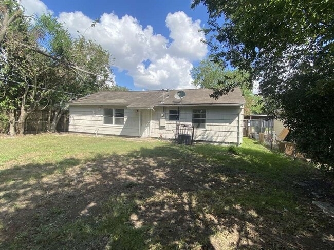 Building Photo - 5414 Northridge Dr