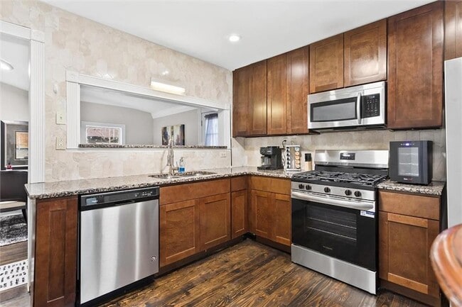Building Photo - 867 Beecher St SW
