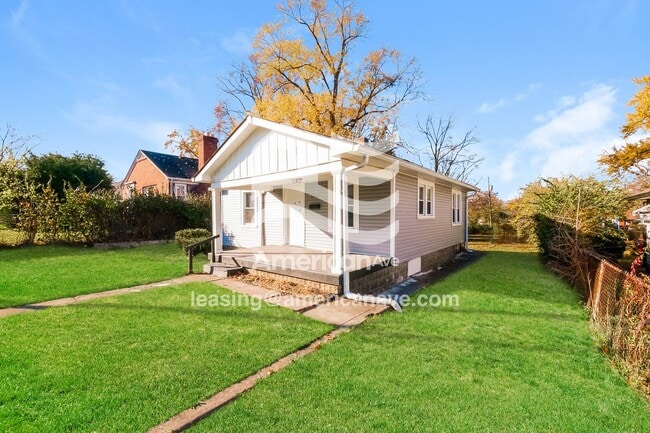 Building Photo - 3772 N Parker Ave