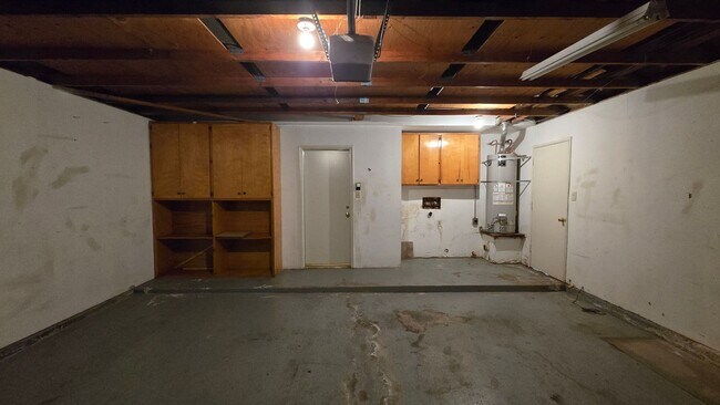 Building Photo - 4147 Pinewood Lake Dr