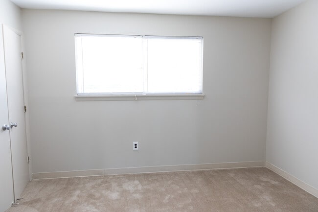 Building Photo - Montessori Living