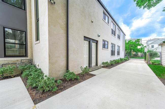 Building Photo - 4915 Jackson St