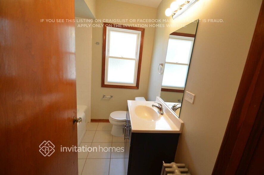 Building Photo - 6200 S Meade Ave