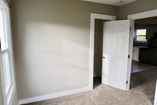 Building Photo - Cozy Remodeled 3-bedroom 2 bath Home - Close to State Capitol - On BUS LINE