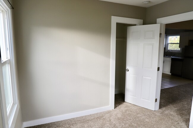 Building Photo - Recently Remodeled 3 bedroom 2 bath Home - Close to State Capitol - On BUS LINE