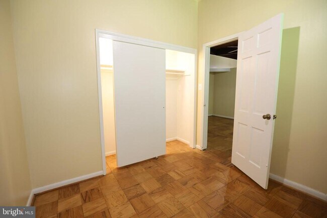 Building Photo - 4325 Americana Dr