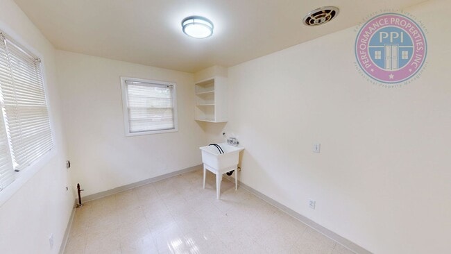 Building Photo - Charming home in NE Portland in the David ...