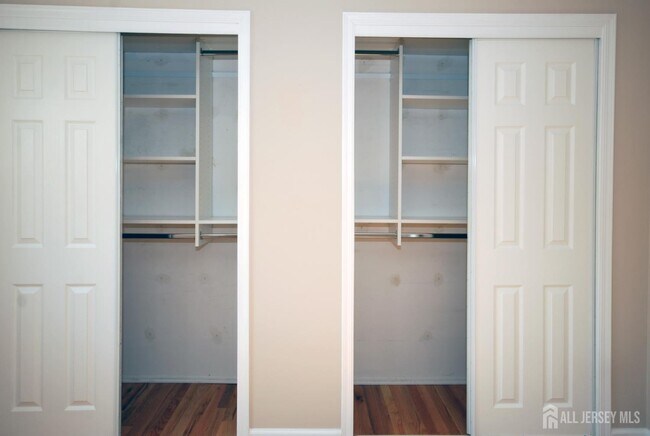 Building Photo - 7 Gardenia Ct