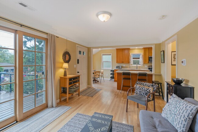 Building Photo - 6718 SW 36th Ave