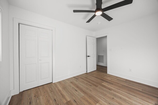 Building Photo - 8625 Cedarbrook Dr