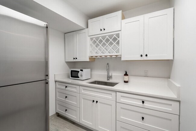 Building Photo - 89 University Rd