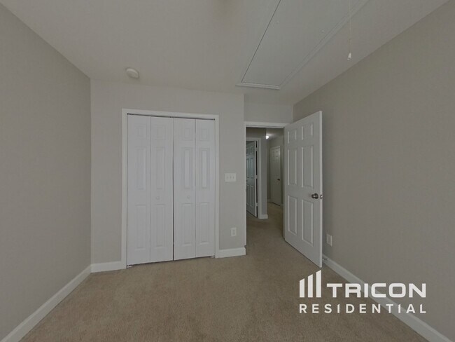 Building Photo - 956 Willow Creek Dr