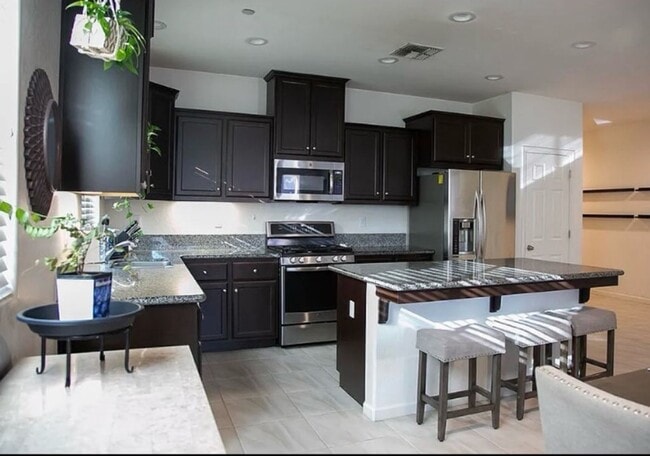 Building Photo - Lovely Home for rent in Visalia, Ca